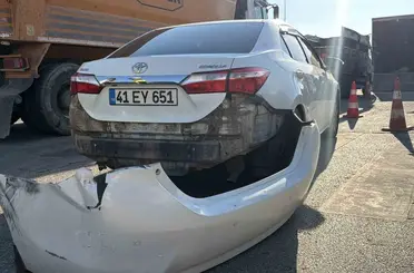 Bolu’da kamyonla otomobil çarpıştı
