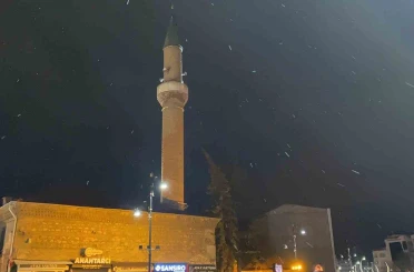 Bolu’da kar yağışı etkili oluyor 