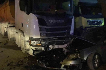 Bolu’da kontrolden çıkan otomobil park halindeki 3 araca çarptı: 4 ağır yaralı