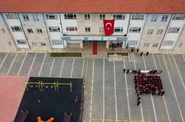 Bolu’da özel öğrencilerden anlamlı bayrak koreografisi 