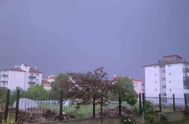 Bolu’da şimşekler geceyi aydınlattı 