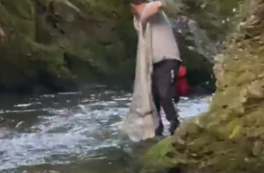 Bolu’da yasak dinlemeyen avcılar kamerada: Serpme ağ ile balık avladılar 