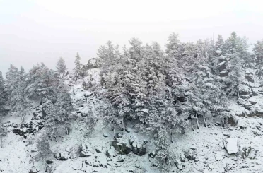 Bolu’nun yükseklerinde kar yağışı etkili oluyor 