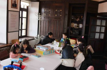 Bor İlçe Halk Kütüphanesi’nden annelere eğitim, çocuklara eğlence 