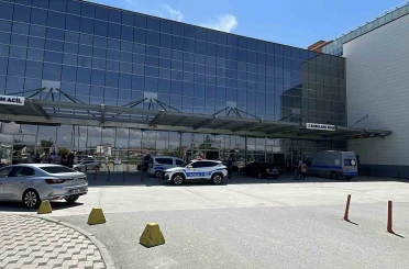 Boşanma aşamasındaki eşini vurup intihar etti