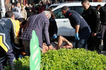 Boşanma duruşmasından çıktı, eşini sırtından bıçakladı 