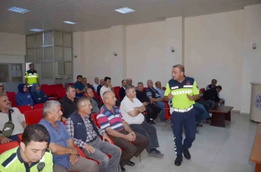 Boyabat’ta servis şoförleri ve rehber personellere trafik eğitimi 