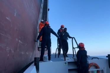 Bozcaada açıklarında tankerde elinden yaralanan personelin tıbbi tahliyesi gerçekleştirildi 