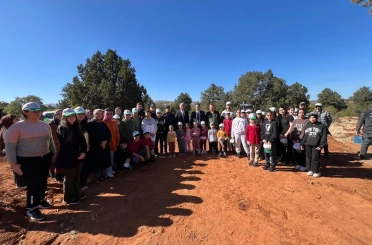 Bozkır’da öğrenciler fidan dikti