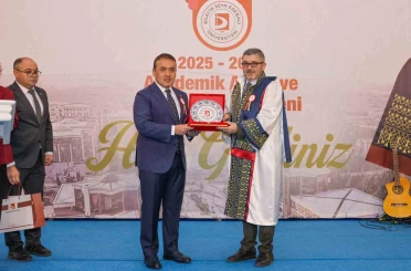 BŞEÜ’de Akademik Yıl Açılışı ve Cübbe Giyme Töreni düzenlendi 