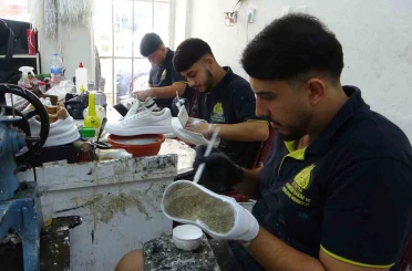 Bu da modern ayakkabı tamircisi: Babadan kalma mesleğini artık milyonlar izliyor, her ilden talep geliyor 