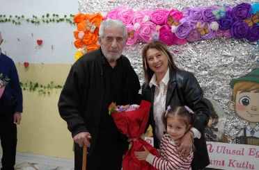Bu kez yaşlılar minikleri ziyaret etti 