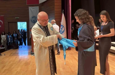 Bu üniversite kep atmıyor şed kuşanıyor 