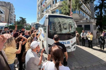 Buca Belediyesine yolsuzluk operasyonunda şüpheliler hastaneye sevk edildi 