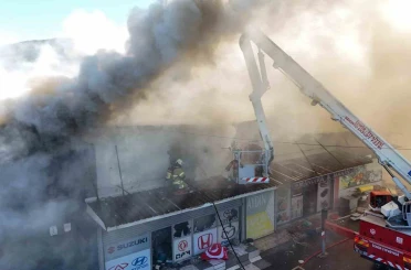 Buca’daki iş yeri yangını kontrol altına alındı 