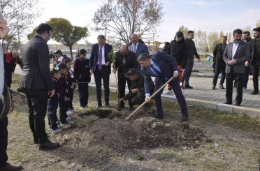 Bulanık’ta 3 bin fidan toprakla buluştu 