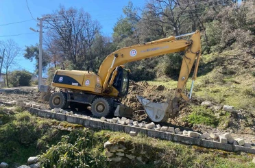 Buldan Göğüs Hastalıkları Hastanesi yolunun bakım ve onarımı yapılıyor 