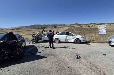 Burdur’da 3 aracın karıştığı kazada 1 kişi hayatını kaybetti, 7 kişi yaralandı
