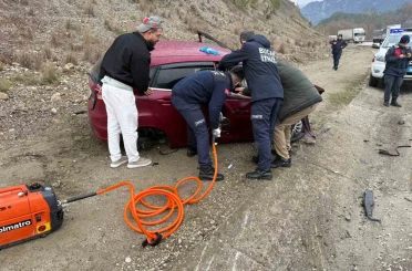 Burdur’da 3 otomobil çarpıştı: 4 yaralı 