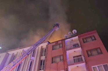 Burdur’da 4 katlı binada korkutan yangın 