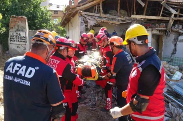 Burdur’da deprem tatbikatında gerçeğini aratmayan görüntüler yaşandı 