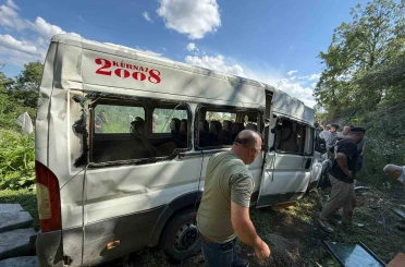 Burdur’da minibüs tarlaya uçtu: 8 yaralı 