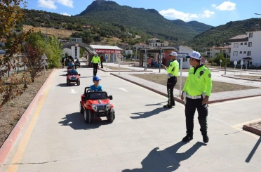 Burdur’da öğrencilere trafik güvenliği eğitimi 