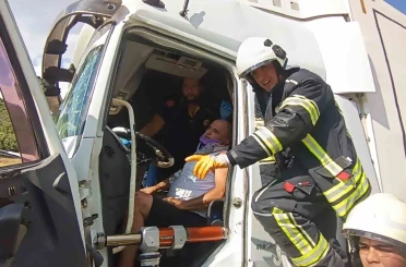 Burdur’da tırlar çarpıştı: 1 yaralı 