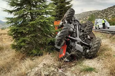 Burdur’da traktör devrildi, sürücüsü yaralandı
