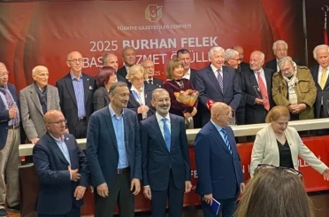 Burhan Felek basın hizmet ödülleri verildi 