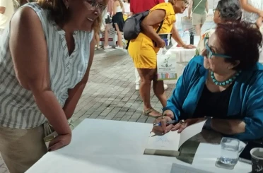 Burhaniye’de imza günü ilgi gördü 