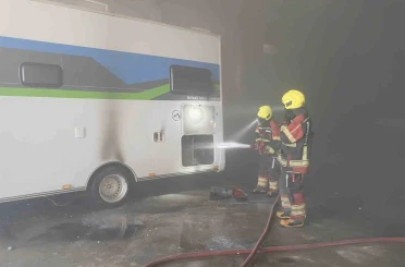 Burhaniye’de karavan yangını korkuttu 