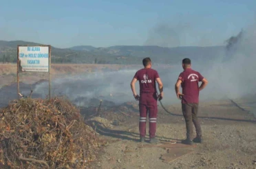 Burhaniye’de Karınca Deresinde çıkan ot yangını 3 saatte söndürüldü 