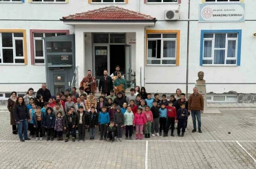 Burhaniye’de köy okullarındaki öğrencilere konser sürprizi 