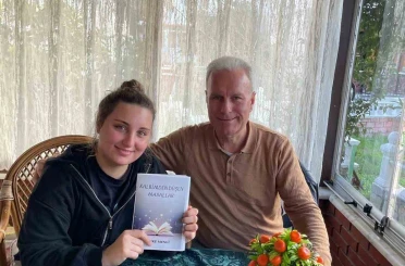 Burhaniye’de üniversiteli Melike’nin ilk kitabı çıktı 