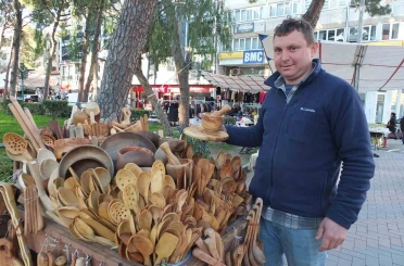 Burhaniye’de zeytin odunları mutfak gereci oldu 