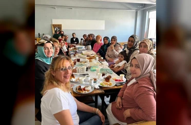 Burhaniyeli kadınların okuma yazma sevinci 