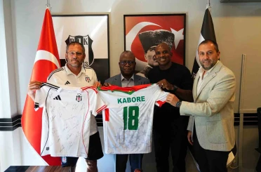 Burkina Faso Büyükelçisi Vinta Some ile Spor Büyükelçisi Charles Kabore’den Beşiktaş’a ziyaret 