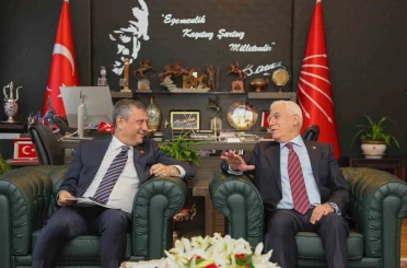 Bursa Büyükşehir Belediye Başkanı Bozbey’den Genel Başkan Özel’e ziyaret 