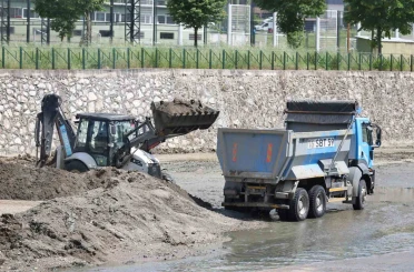 Bursa Büyükşehir’den Hüdavendigar’da dere temizliği 