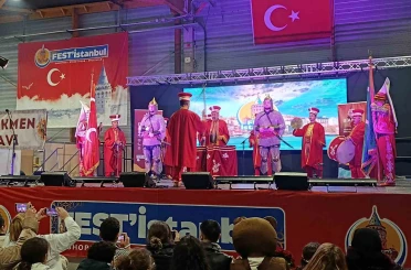 Bursa Mehter takımı Paris’te sahne aldı 