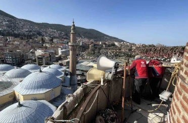 Bursa Ulu Cami’ye Ramazan mahyası: ’Kul hakkından sakın’ 