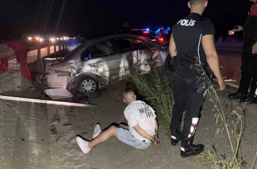 Bursa’da 100 kilometrelik kovalamaca bariyere çarpınca bitti 