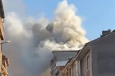 Bursa’da 5 katlı binanın çatısında yangın 