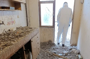 Bursa’da çöp eve dönen bina mahkeme kararıyla boşaltıldı 