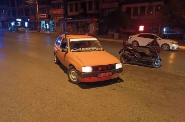 Bursa’da drift yapan araç ile motosiklet çarpıştı, kaza kameralara saniye saniye yansıdı 