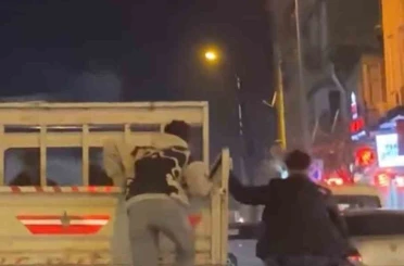 Bursa’da gençlerin tehlikeli yolculuğu kamerada 