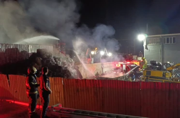 Bursa’da geri dönüşüm tesisinde yangın: 1 itfaiye eri ağır yaralandı 