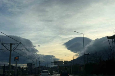 Bursa’da gökyüzünde oluşan bulutlardan görsel şölen 