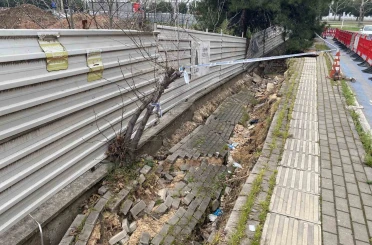 Bursa’da hafriyat çalışmasında yola zarar verdiler 